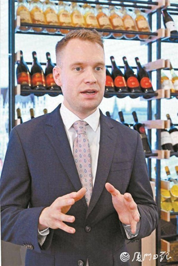 红太阳配资 匈牙利出口促进局副局长阿特纳·加博尔：中国投资环境极具吸引力